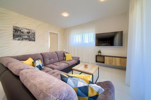 Apartment Crystal Aura 2