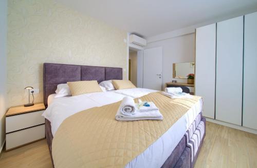 Apartment Crystal Aura 2