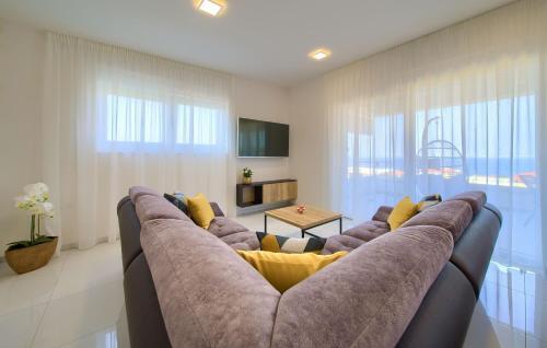 Apartment Crystal Aura 2