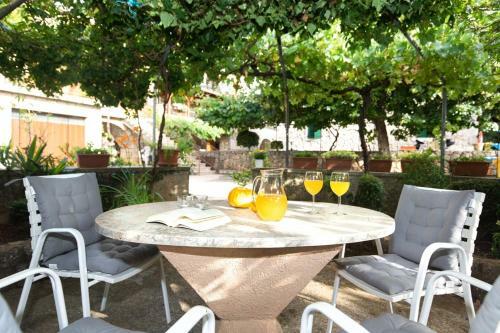 Hostal Apartments Tonica
