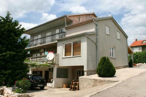Apartments With A Parking Space Novi Vinodolski - 5529
