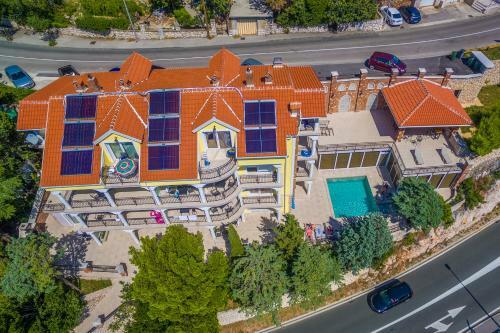Palace Paulina Apartments