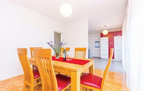 Big White Apartment