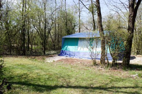 Camping De La Croix D'arles