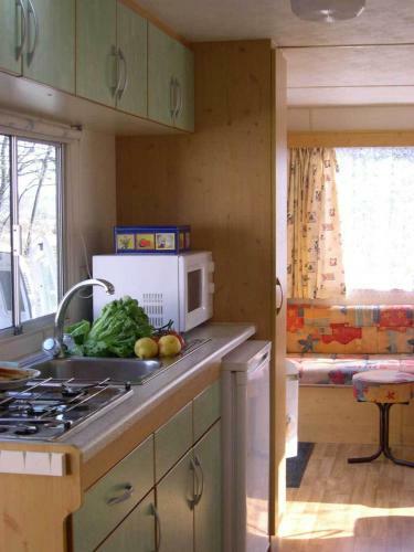 Camping De La Croix D'arles