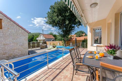 Dalmatian Village Charm - Spacious Villa With Pool Near Trogir