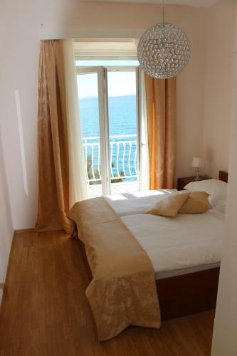 Beachfront Apartment Deluxe