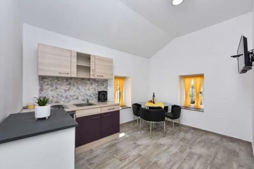 Vacation Stone House, 100m From The Beach