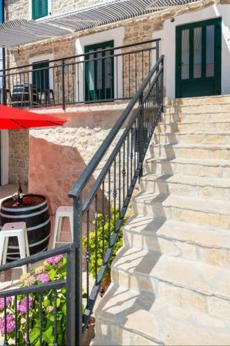 Vacation Stone House, 100m From The Beach