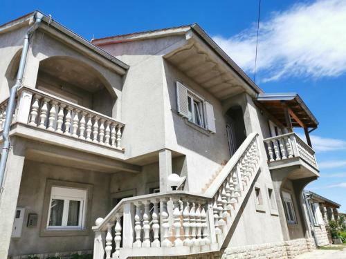 Apartments With A Parking Space Posedarje, Novigrad - 19357