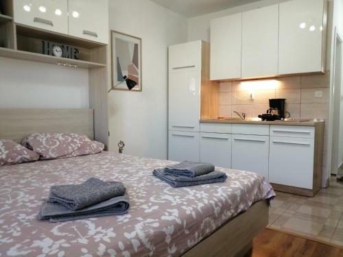 Apartments Lovri?