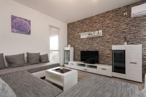 Apartments Lovri?