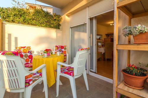 New Apartment Lory With A Pool And Sea View