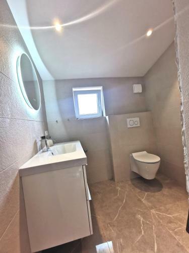 Five Bedroom House Near Sandy Beach Villa Major