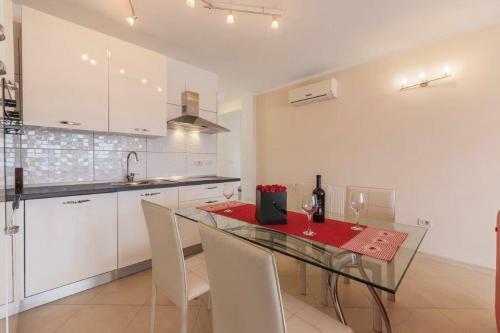 Apartment Dubravka Near The Sandy Beach