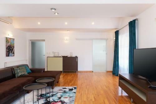 Villa Marko - 3 Apartments With Shared Swimming Pool