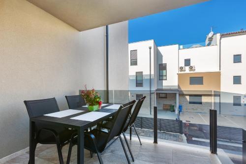 Alex Apartment With Sea View