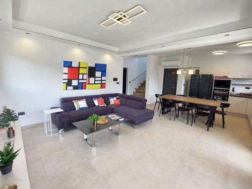 Villa Irena, 4 Bedroom Villa With Heated Pool
