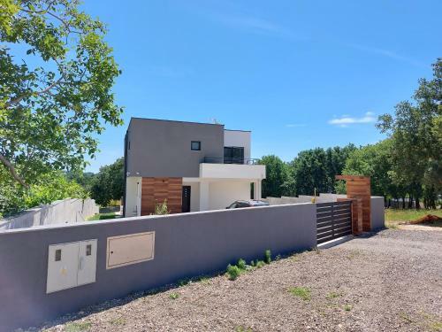 Villa Irena, 4 Bedroom Villa With Heated Pool
