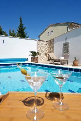 Apartment Vala, 4*, Sea View & Private Heated Pool
