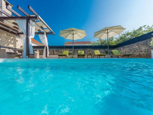 Villa Holiday Home Marcela With Pool
