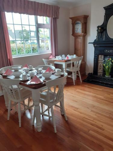 Interconecting Rooms Lough Gill Lodge Sligo - 1 Double 2 Single Beds