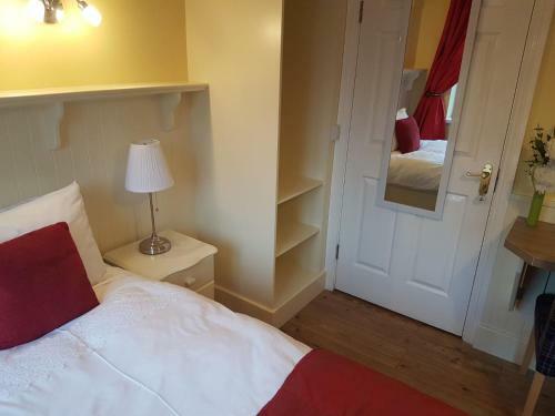 Hostal Tudor Lodge Bed And Breakfast