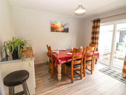 38 Castlewood Park