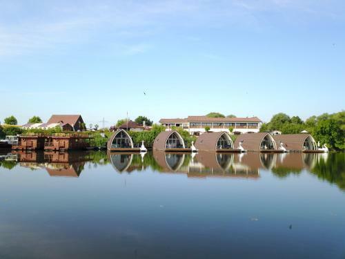 Schwimmendes Seehotel