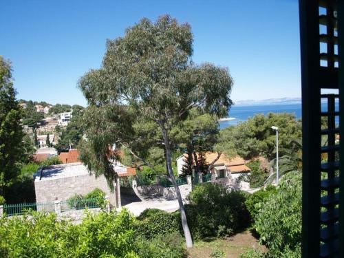 Holiday House With A Parking Space Splitska, Brac - 16530