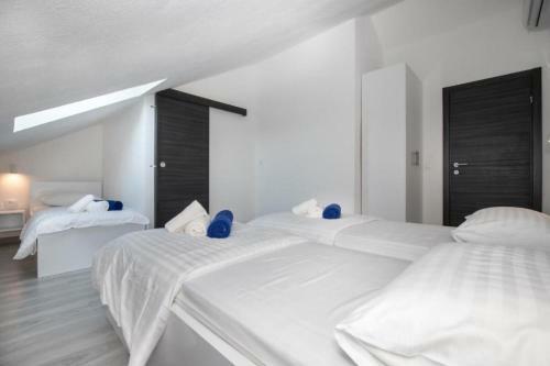 Apartments Dragan - With Pool And Seaview