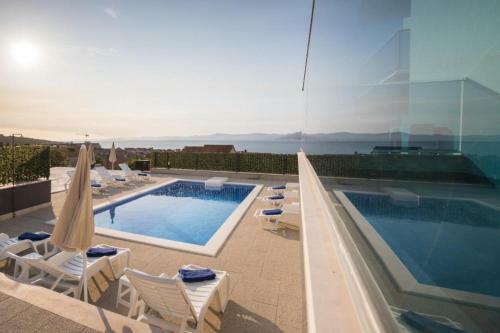 Apartments Dragan - With Pool And Seaview