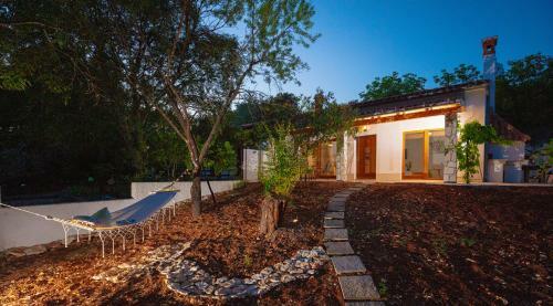 Al Pino Blue Property