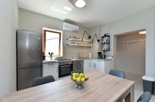 Apartments Nikola 2113