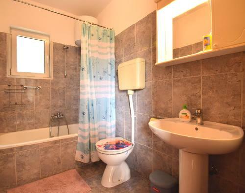 Apartman Sa Tri Spava?e Sobe U Blizini Pla?e