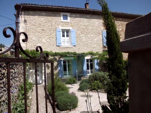 C�t� Cour, C�t� Jardin
