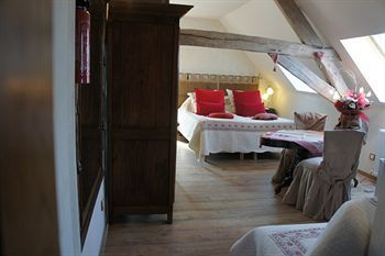 Bed & Breakfast Aux Logis De La Solre