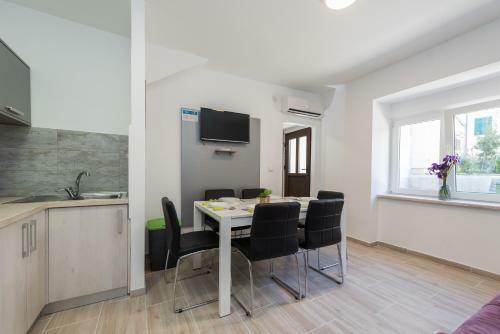 Balen City Central House For 8