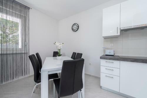 Apartamento Villa Star 1 A Centrally Located Ap. With A Pool