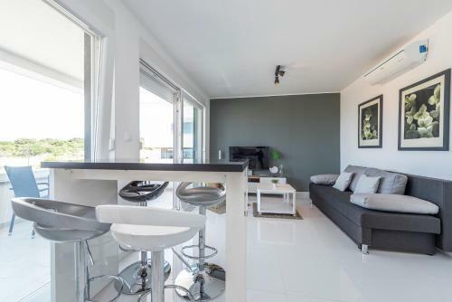 Adris 2 Luxury Modern Apartment With A Pool
