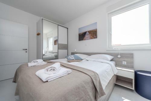 Adris 2 Luxury Modern Apartment With A Pool