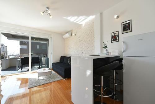 Maro Modern Apartment By The Sea