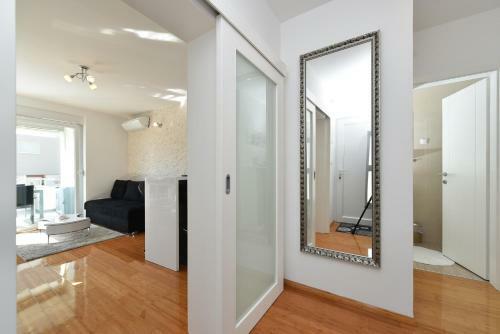 Maro Modern Apartment By The Sea
