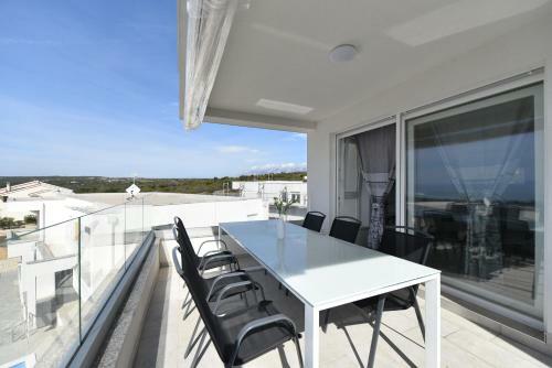 Jozy 2 Modern Sea View Apartment