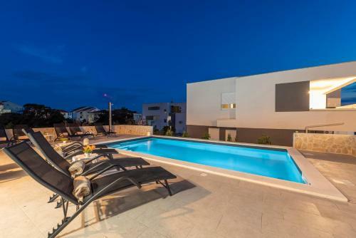 Villa Adria 2 Luxury Apartment With A Pool