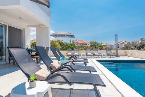 Villa Adria 2 Luxury Apartment With A Pool