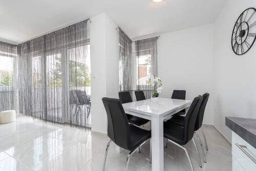 Apartamento Villa Star 3 A Centrally Located Ap. With A Pool