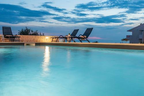 Sunset Mood Modern Apartment With A Pool For 6