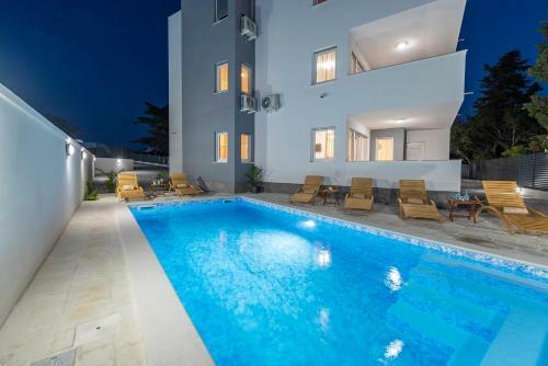 Apartamento Villa Star 2 A Centrally Located Ap. With A Pool