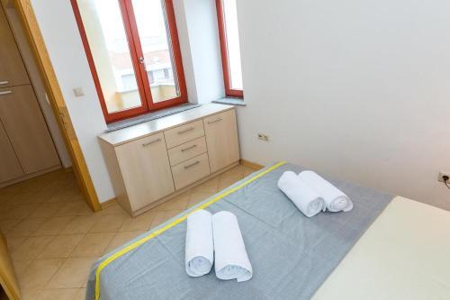 Apartments With A Parking Space Novalja, Pag - 17110